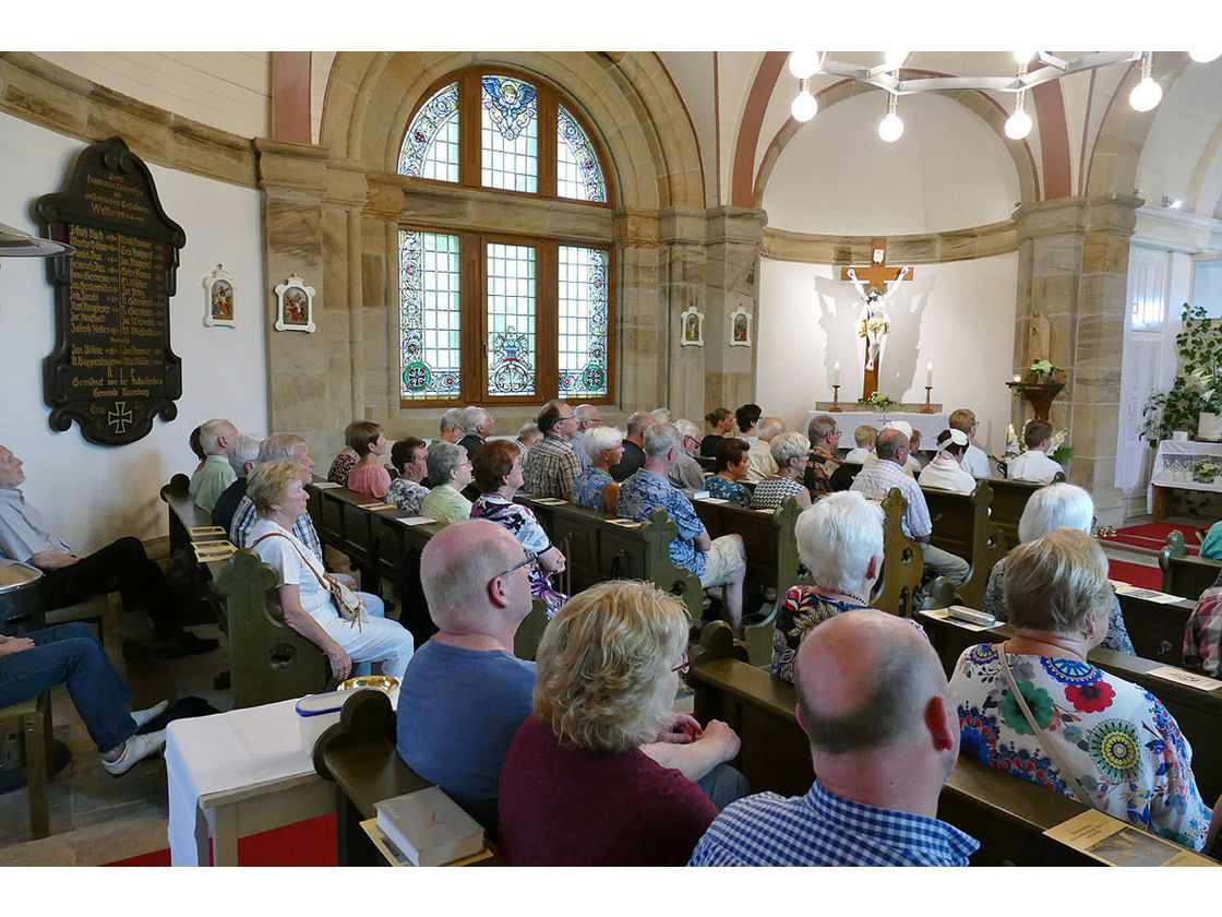 Nachfeier des Mährisch-Neustädter Wachsstockfestes an der Weingartenkapelle (Foto: Karl-Franz Thiede)